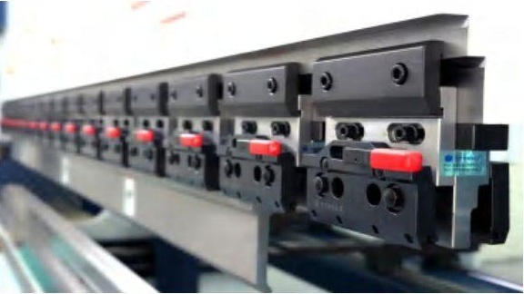 Quick-clamp upper tooling on the BOGONG all-electric press brake